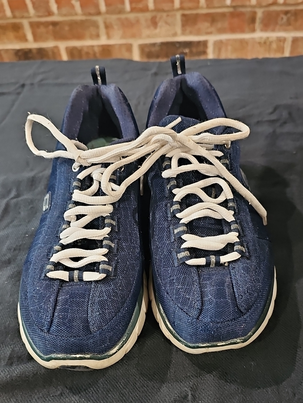 Skechers Women's Navy Blue Athletic Sneakers with White Laces Size 7.5